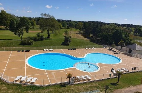 Coex House | Abordable! Maison rustique et cosy avec terrasse | Golf!