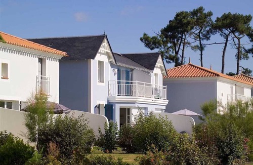 L'Aiguillon-sur-Vie House | Abordable! Maison rustique et cosy avec terrasse | Golf!