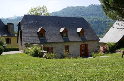 Aucun Cottage | Accommodation in authentic barn in the heart of the valley dAzun, mountain views