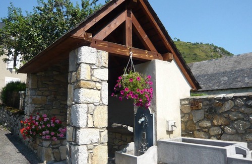 Aucun Cottage | Accommodation in authentic barn in the heart of the valley dAzun, mountain views