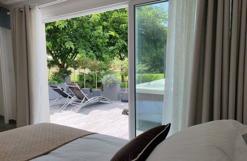 Saint-Sauveur-d'Aunis Cottage | Air-Conditioned "Nature & Serenity" Cottage with a Private 6-Person Jacuzzi