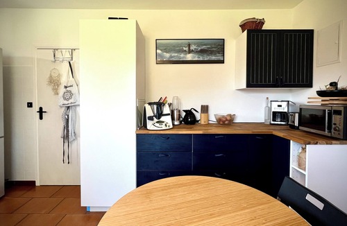 Saint-Vivien-de-Medoc Villa | Air-conditioned family home for 8 people & wooded property near the ocean and estuary