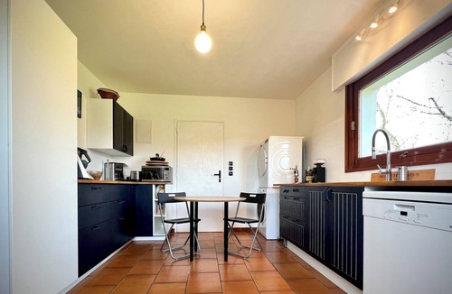 Saint-Vivien-de-Medoc Villa | Air-conditioned family home for 8 people & wooded property near the ocean and estuary