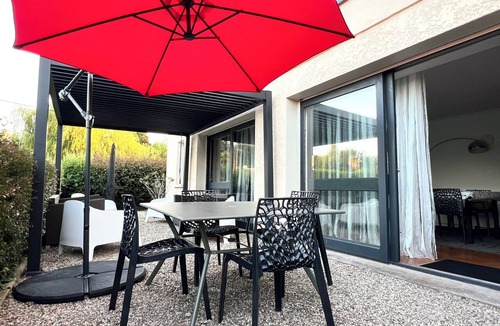 Saint-Vivien-de-Medoc Villa | Air-conditioned family home for 8 people & wooded property near the ocean and estuary