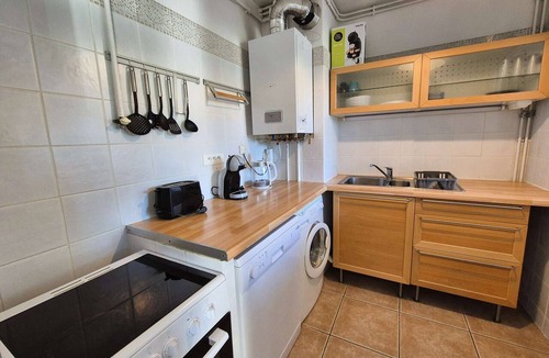 Saint-Mandrier-sur-Mer Apartment | Air-conditioned apartment with terrace, private parking, residence with swimming pool