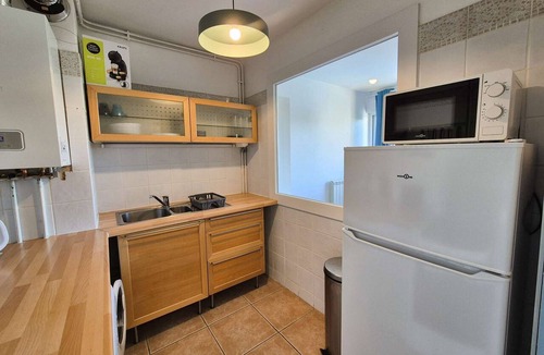 Saint-Mandrier-sur-Mer Apartment | Air-conditioned apartment with terrace, private parking, residence with swimming pool