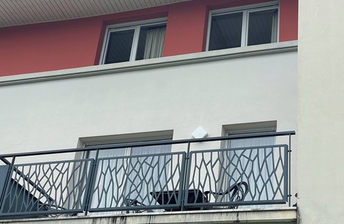 Divonne-les-Bains Apartment | Air-conditioned duplex 73m² lake front, near Switzerland, luxury shower & bathtub