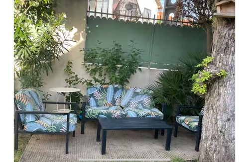 Chanot - Stade Velodrome House | Air-conditioned family home with heated, secure swimming pool