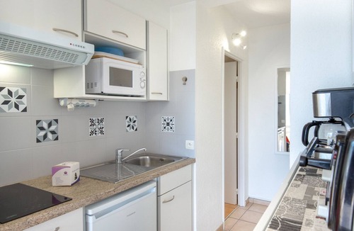 Saint-Raphael Apartment | Air-conditioned studio for 2 near beach and shops with balcony and wifi in Saint-Raphaël