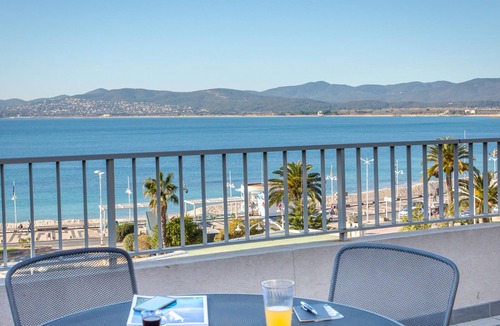 Saint-Raphael Apartment | Air-conditioned studio for 2 near beach and shops with balcony and wifi in Saint-Raphaël