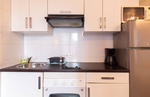 Golfe Juan Apartment | Air-conditioned studio in the heart of the Gulf of Juan 5 minutes walk from the beaches
