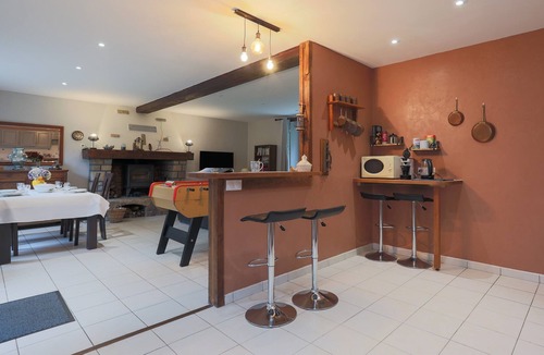 Plelo House | 'Annexe de petit Echo de la mode' – Peaceful Cottage with Private Garden, Wood Stove, Wi-Fi