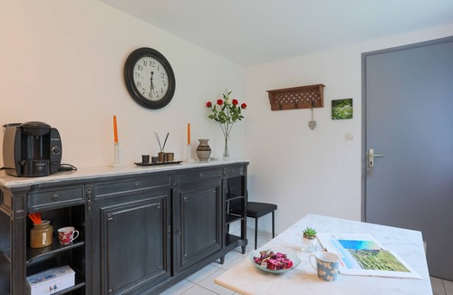 Plelo House | Annexe du Petit Echo de la mode – Nature Gîte with Private Garden, Billiards, Wi-Fi, Wood Stove