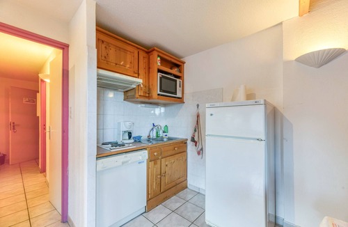 Saint-Colomban-des-Villards Apartment | Apartment "Le Ressoutan" with Mountain View and Balcony