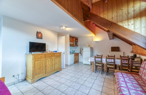 Saint-Colomban-des-Villards Apartment | Apartment "Le Ressoutan" with Mountain View and Balcony