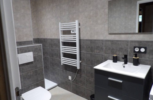 Saint-Martin-sur-la-Chambre Apartment | Apartment '4 Personnes' with Mountain View, Shared Garden and Wi-Fi