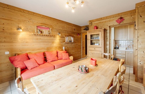 La Toussuire Apartment | Apartment "La Centaurée" with Mountain View, Shared Garden and Wi-Fi