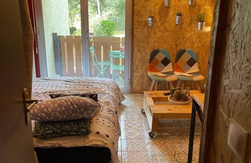 Saint-Georges-de-Didonne Apartment | Apartment "Le Pélican" with Private Terrace, Balcony and Wi-Fi