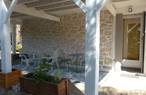 Saint-Georges-de-Didonne Apartment | Apartment T2 (2 *) in villa with swimming pool, walking distance to the beach