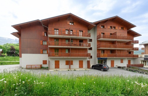 Albiez-Montrond Apartment | Apartment 'Albiez' with Mountain View, Shared Pool and Wi-Fi