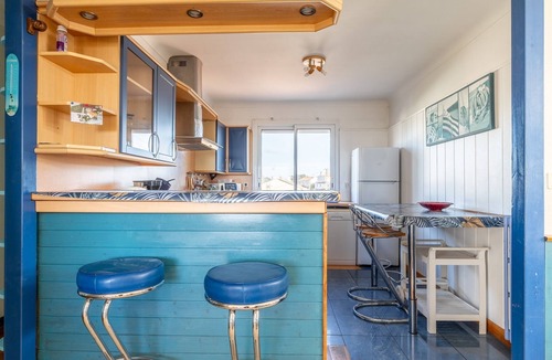 Barbatre Apartment | Apartment 'Appartement Face Mer 50m Plage' with Sea View, Private Terrace and Wi-Fi