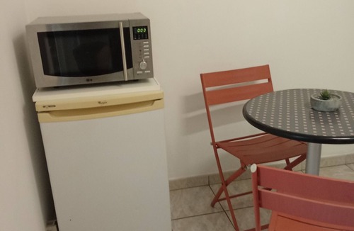 Lamothe-Landerron Apartment | Apartment, bathroom, fitted kitchen, enclosed garden, secure parking