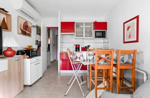 Boulouris-sur-Mer Apartment | Apartment 'Boulouris' with Private Terrace, Wi-Fi and Air Conditioning