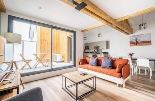 Centre Ville Apartment | Apartment Comfortable in the centre of Pau: parking, AC.