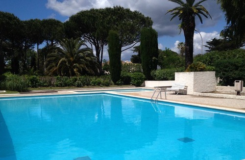 Saint-Tropez Apartment | Apartment 'design' St. Tropez. Pool residence. Linen / cleaning included!