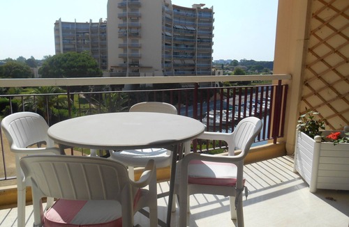 Mandelieu-La-Napoule Apartment | Apartment "Le France" with panoramic view of Cannes Marina