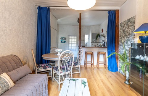 Noirmoutier-en-l'Ile Apartment | Apartment 'Pieds Dans L'eau À Plage Des Dames' with Sea View, Private Terrace and Wi-Fi