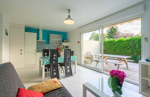 Saint-Simon-de-Bordes Apartment | Apartment 'Le Clos Du Champ De L'Amour - Ile Madame' with Private Pool, Wi-Fi, and AC
