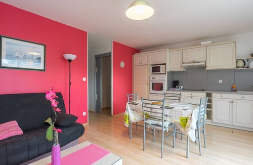 Saint-Simon-de-Bordes Apartment | Apartment 'Le Clos Du Champ De L'Amour - La Rochelle' with Private Pool, Wi-Fi and AC