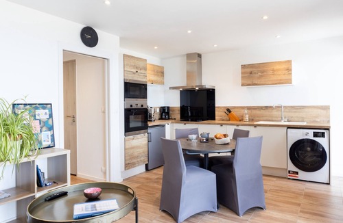 Perros-Guirec Apartment | Apartment 'Gîte Bréhat' with Sea View, Private Terrace and Wi-Fi