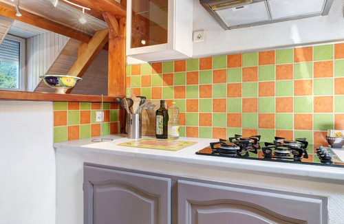Villelongue Apartment | Apartment 'L'Appartement Des Trois Vallées' with Mountain View, Private Terrace and Wi-Fi