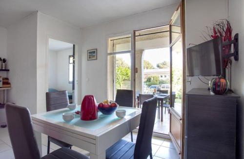 Villeneuve-Loubet Apartment | Apartment La Calmeraie by Interhome