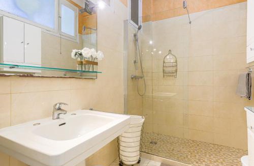 Les Baumettes Apartment | Apartment La Floride Promenade des Anglais by Interhome