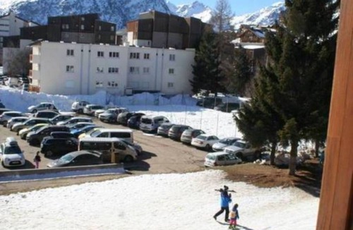 Mont-de-Lans Apartment | Apartment "La Montagne" with Mountain View, Balcony, and Wi-Fi