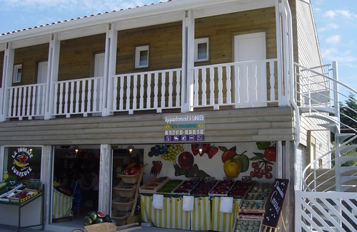Hourtin-Plage Apartment | Apartment "La Tomate Surfeuse" with Private Terrace, Balcony and Wi-Fi