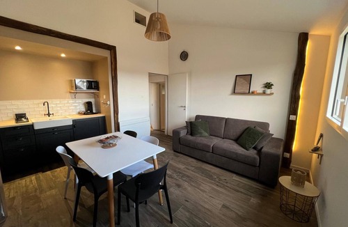 Montfaucon-Montigne Apartment | Apartment 'Les Iris - Cozy House', near Puy du Fou, Clisson and Nantes Vineyards