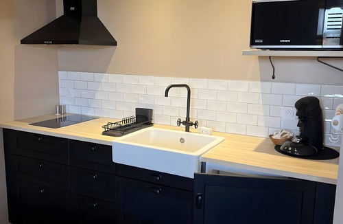 Montfaucon-Montigne Apartment | Apartment 'Les Iris - Cozy House', near Puy du Fou, Clisson and Nantes Vineyards