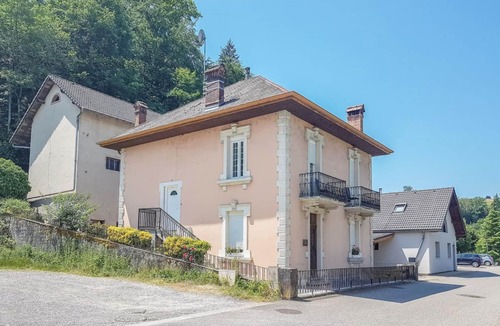 Alby-sur-Cheran Apartment | Apartment 'Proche D'annecy' with Private Garden, Balcony and Wi-Fi