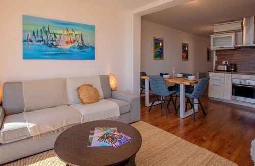 Le Trayas Apartment | Apartment 'Sea View' with Wi-Fi and Air Conditioning