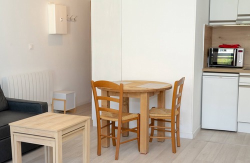 Aix-les-Bains City Center Apartment | Apartment 'Studio Meublé' with Mountain View, Balcony and Wi-Fi