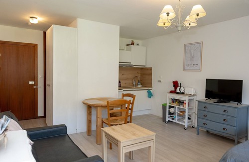 Aix-les-Bains City Center Apartment | Apartment 'Studio Meublé' with Mountain View, Balcony and Wi-Fi