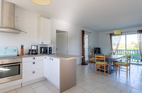 Salies-de-Bearn Apartment | Apartment 'T3 Jasmin' with Private Terrace and Wi-Fi
