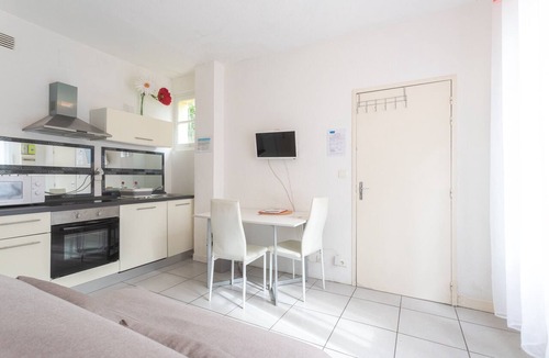 Lourdes Apartment | Apartment with Garden and Terrace in Lourdes, Sleeps 2, Quiet and Well-Equipped