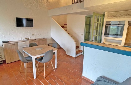 Guerrevieille Apartment | Appartement à 5 Minutes à Pied de la Plage des Cigales