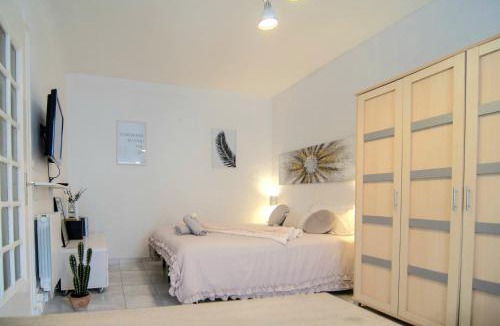 Antibes Apartment | Appartement 32m2 Juan les Pins 350 m plage climatisé WIFI centre
