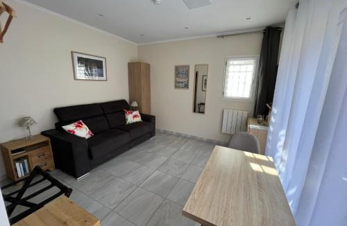 Tourrettes-sur-Loup Apartment | Appartement au calme dans un espace arboré
